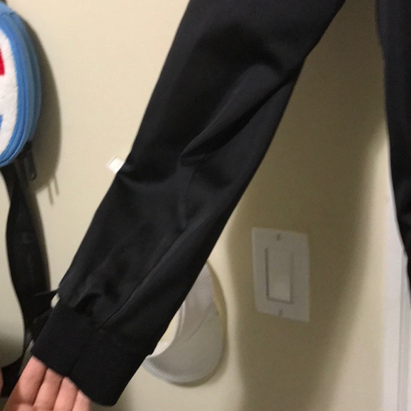 Reversible rose print / plain black bomber jacket - Picture 6 of 6